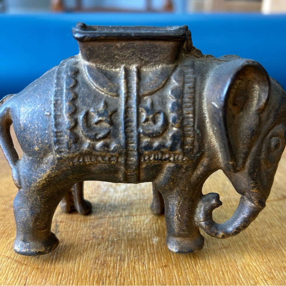Vintage A C Williams cast iron circus elephant coin bank